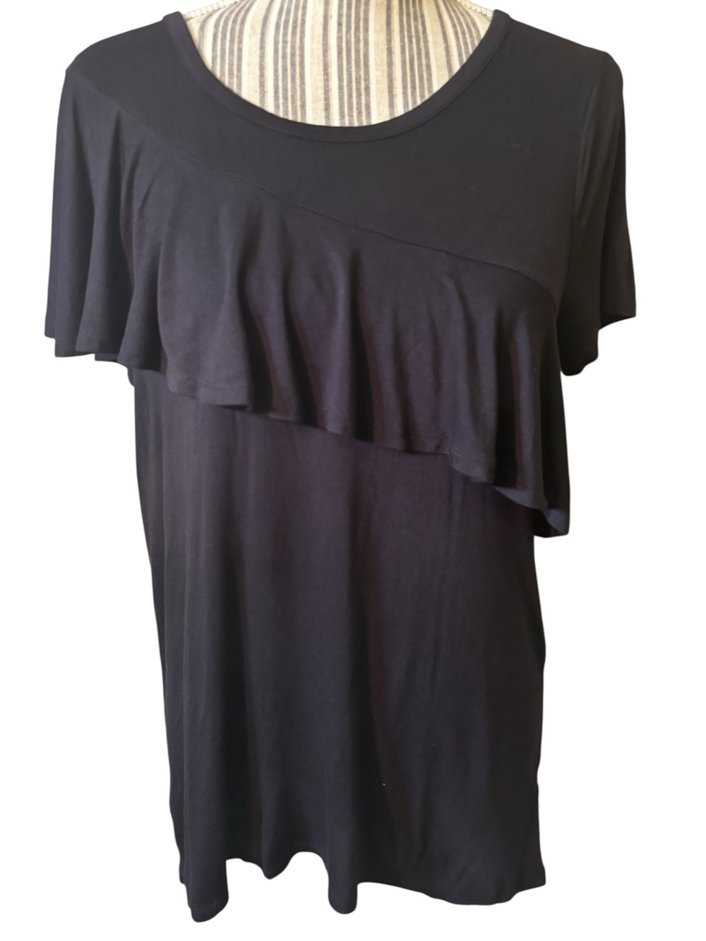a.n.a Top Small Black Short-Sleeve Ruffle Tee Flowy Rayon Spandex Stretch Soft